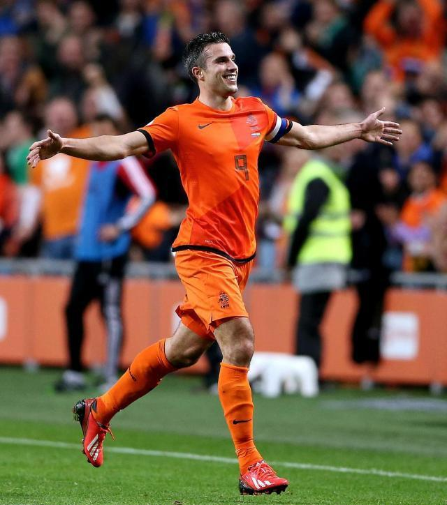 罗马完胜瑞士，范佩西制霸全场