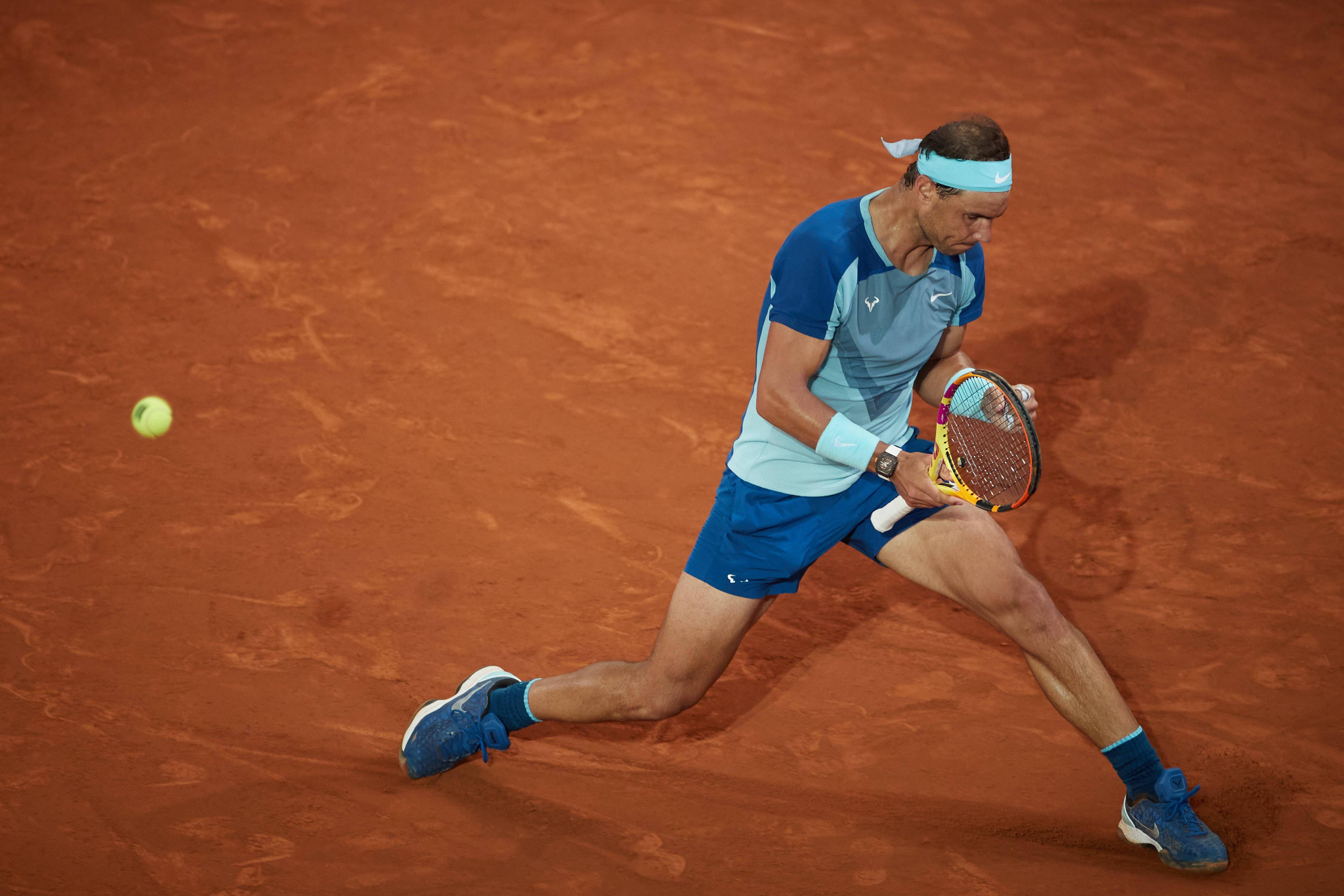 包含英国网球队碾压西班牙网球队，纳达尔完成帽子戏法的词条