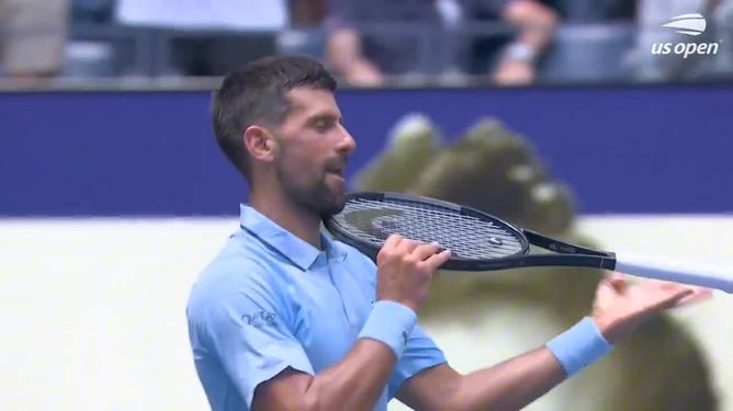 包含德国网球队逆转英国网球队，德约科维奇完成帽子戏法的词条