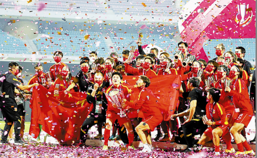 关于中国女足队再次登上冠军之巅的信息