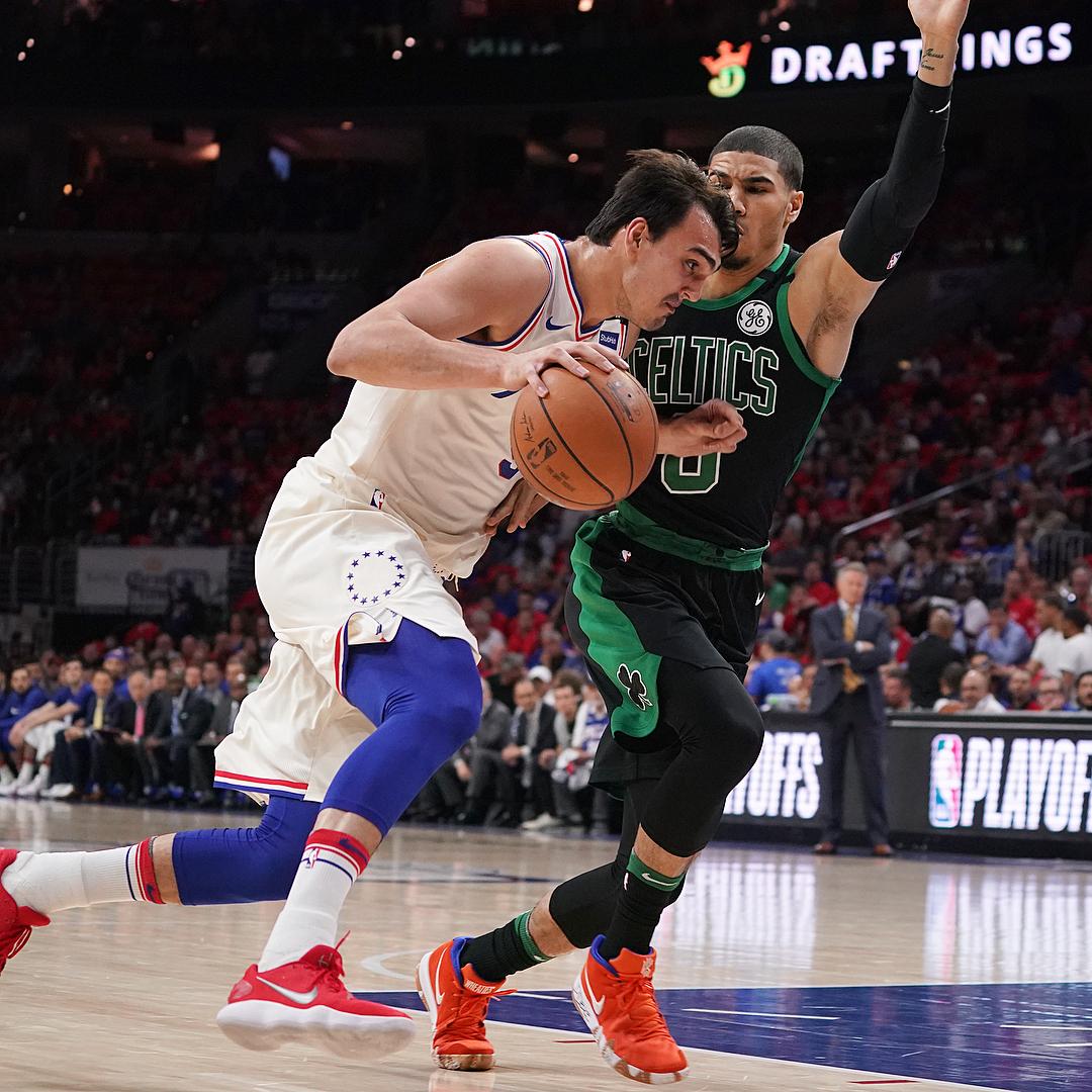 包含76人队内线有伤众志成城战胜对手的词条