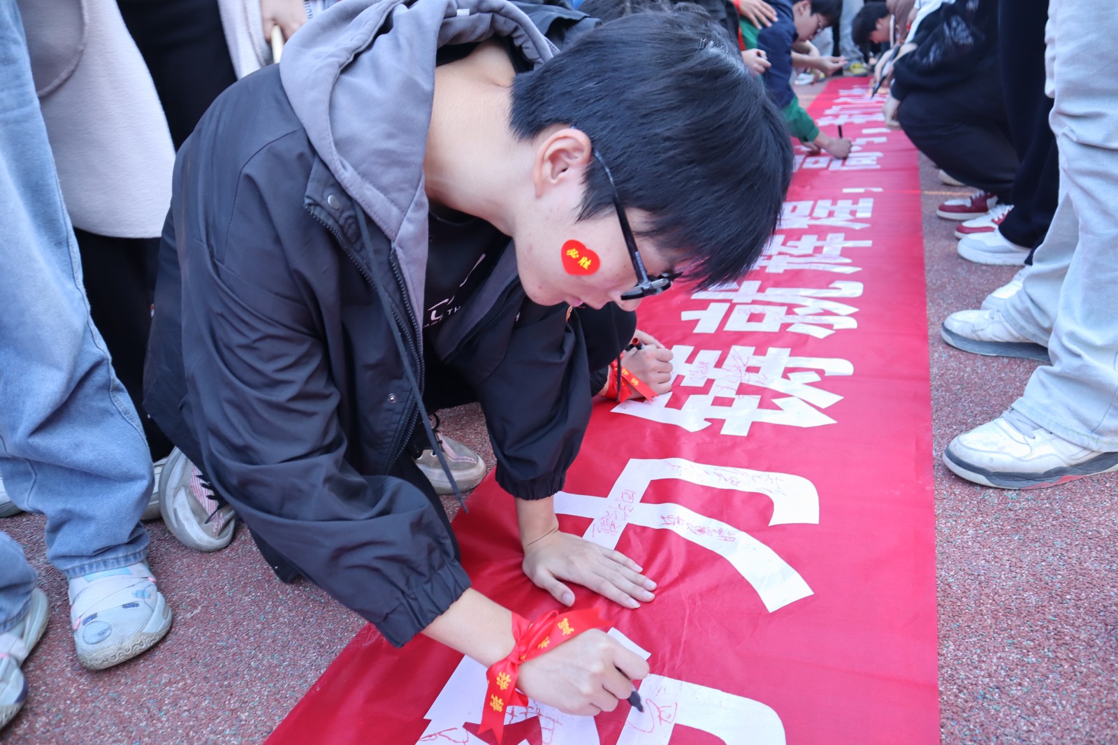 亚眠全力备战,誓取必胜之战 亚眠全力备战,誓取必胜之战