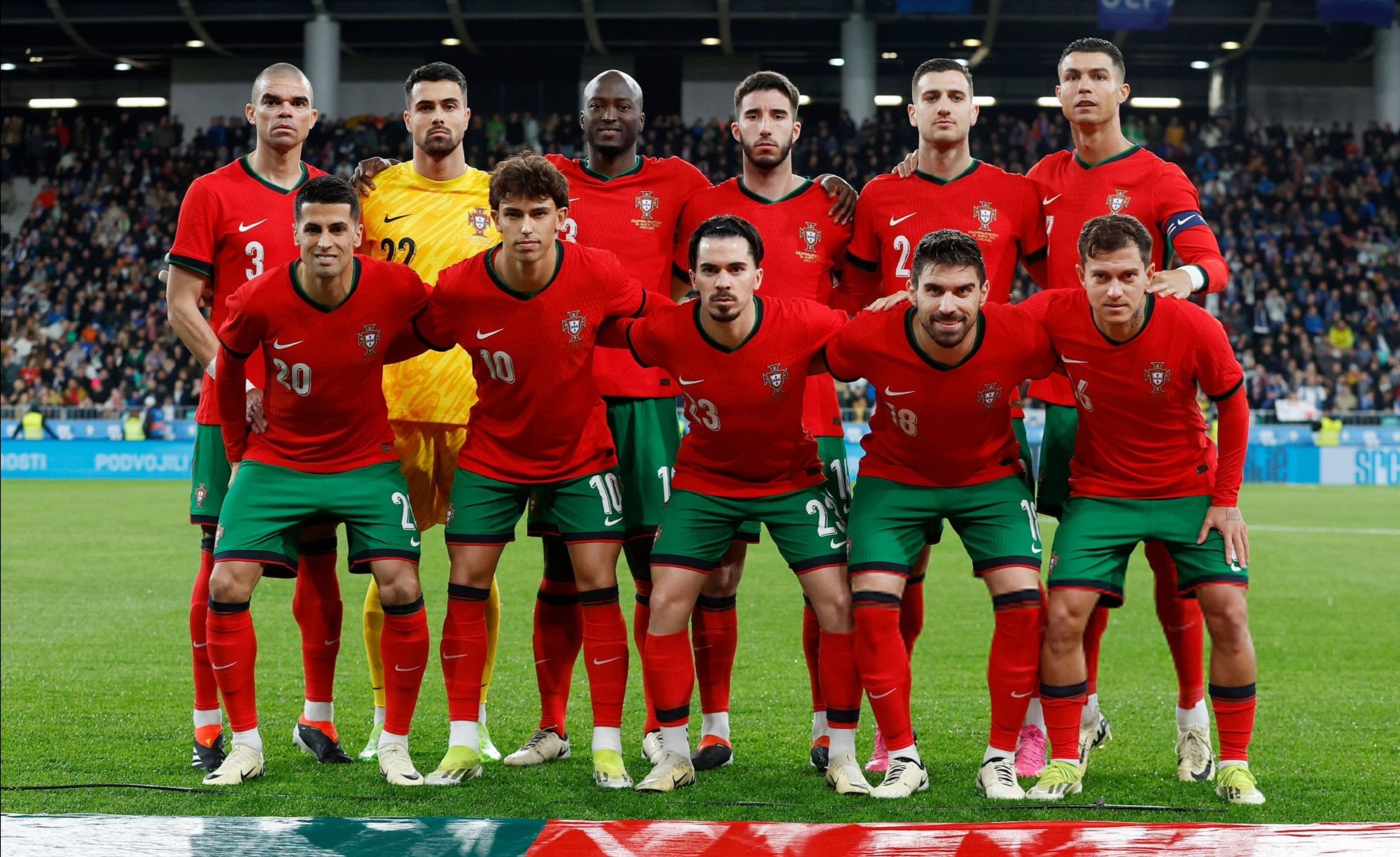 包含斯洛文尼亚队取得胜利，实现历史突破的词条