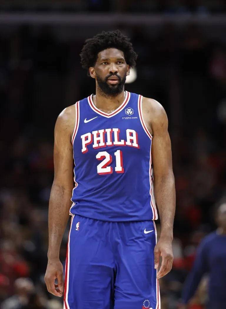 包含76人遭遇连败，球队面临困境，需要加强防守策略的词条