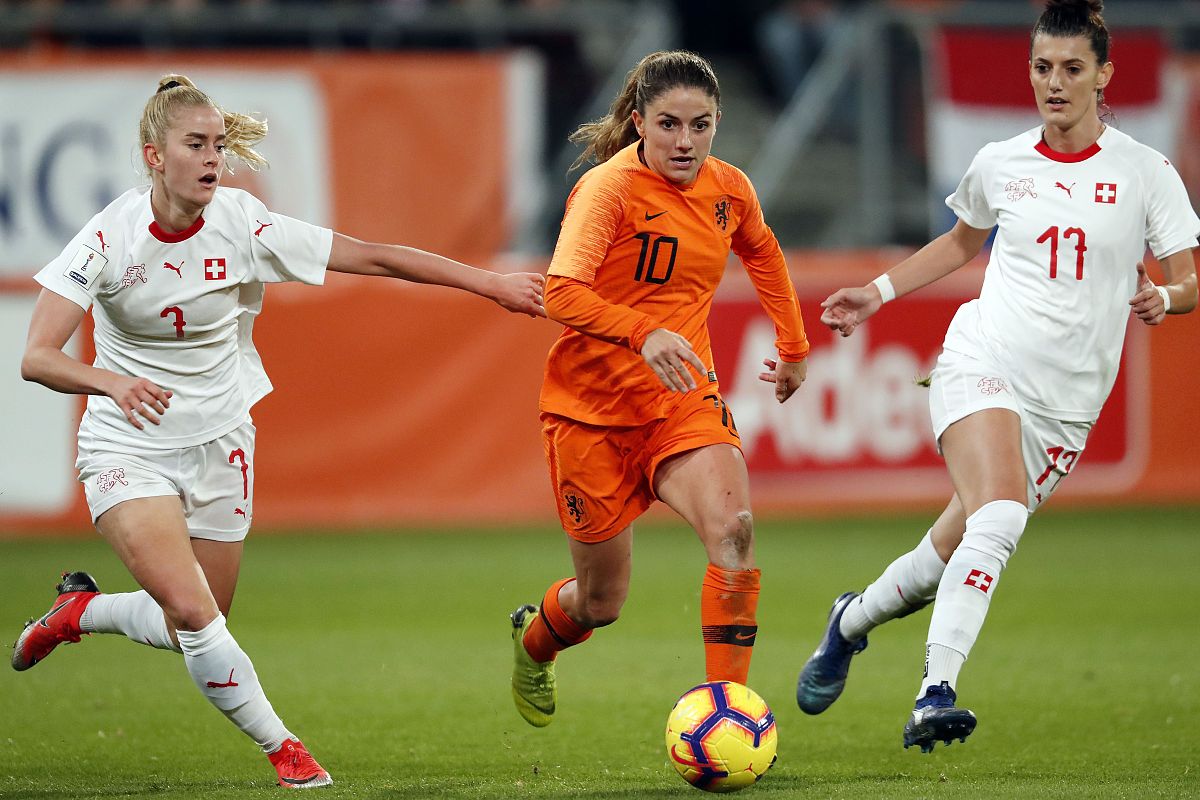 德国女足豪取六连胜，晋级半决赛的简单介绍