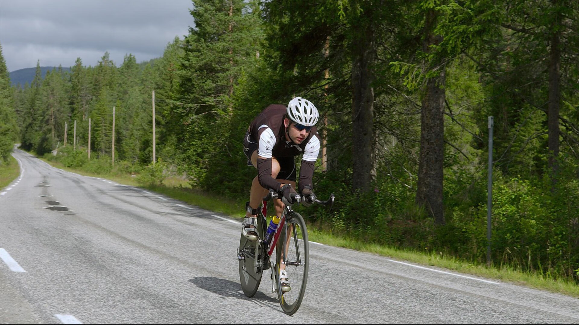 绿茵场上的碾压与乒乓台前的制胜，德国足球与梁靖崑的竞技启示